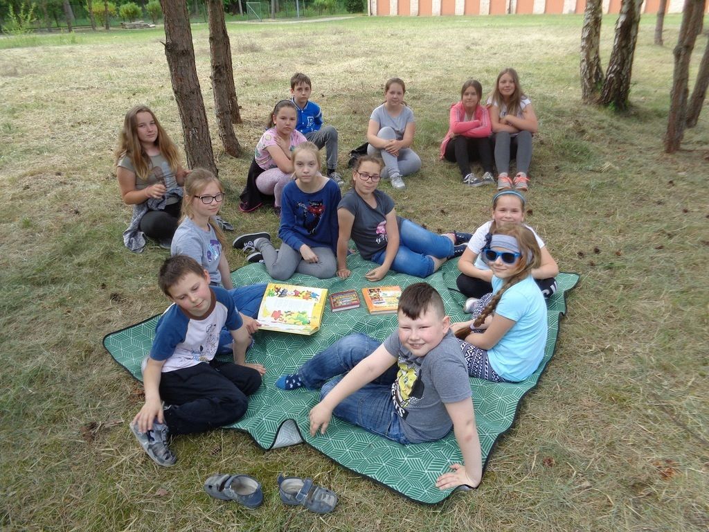 Grafika #0: Maj - miesiąc książek i bibliotek.