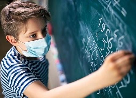 Wsparcie uczniów w powrocie do szkoły - plakat grafika