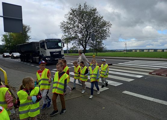 Bezpieczne przejście przez jezdnię.