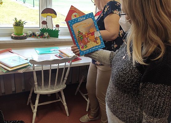 Omówienie zasad wypożyczania książek.