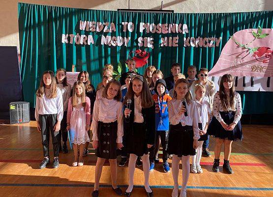 Uczniowie klasy 4,5,6,7 grafika