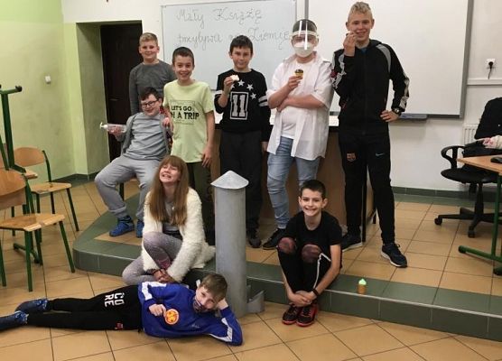 "Mały Książę przybywa na Ziemię" klasa 7