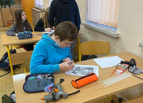 Grafika 33: Ale kosmos! Rok Lema w Szkole Podstawowej w Leśnicach