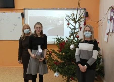 nagrodzona uczennica z klasy 8