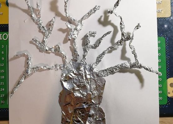 drzewo z folii aluminiowej Filip klasa 3