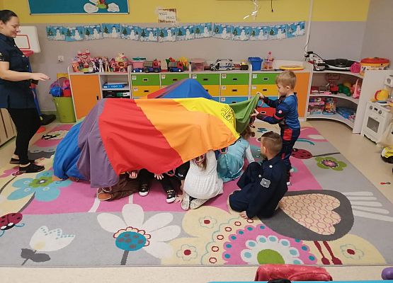 zabawa z chustą animacyjną