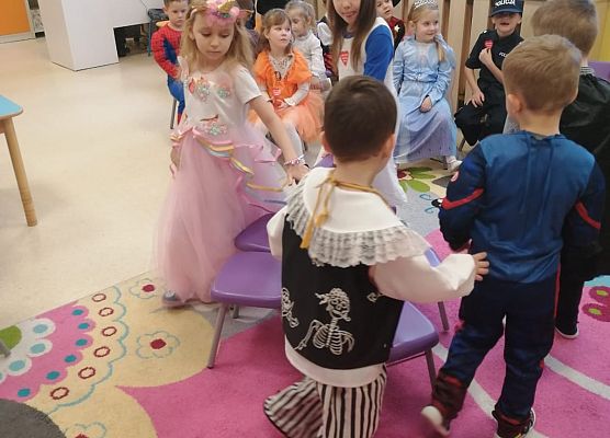 zabawa w znikające krzesła