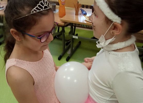 Grafika 2: Bal karnawałowy