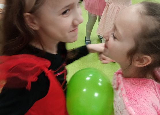 Grafika 5: Bal karnawałowy