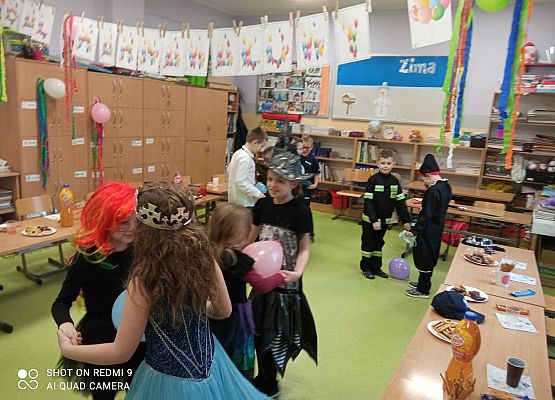 Grafika 12: Bal karnawałowy