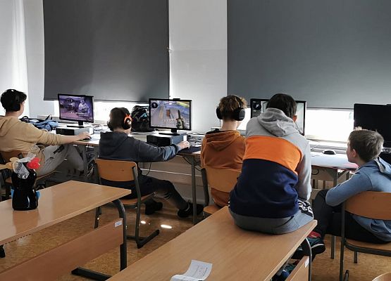 Grafika 13: Dzień Nowych Technologii w Edukacji - Pierwszy Dzień Wiosny - Światowy Dzień Zespołu Downa