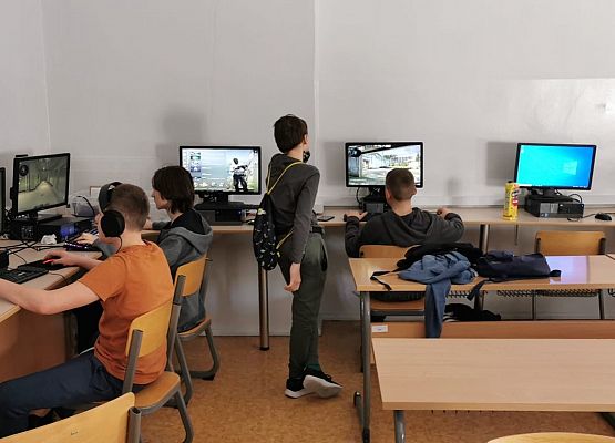 Grafika 15: Dzień Nowych Technologii w Edukacji - Pierwszy Dzień Wiosny - Światowy Dzień Zespołu Downa