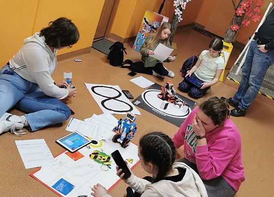 Grafika 4: Dzień Nowych Technologii w Edukacji - Pierwszy Dzień Wiosny - Światowy Dzień Zespołu Downa