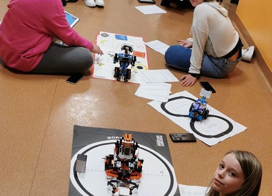 Grafika 8: Dzień Nowych Technologii w Edukacji - Pierwszy Dzień Wiosny - Światowy Dzień Zespołu Downa