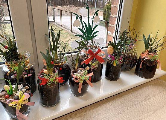 Grafika 14: Leśna alchemia – maluchy robią ogród w słoiku.