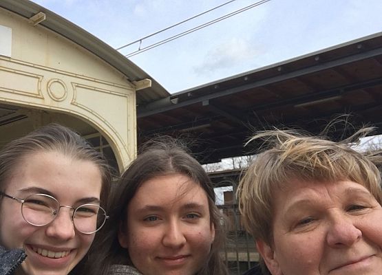 Zuzia, Klaudia i pani Grażyna