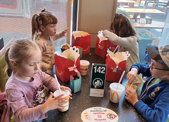 posiłek w McDonalds