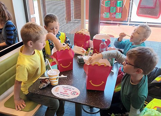 posiłek w McDonalds