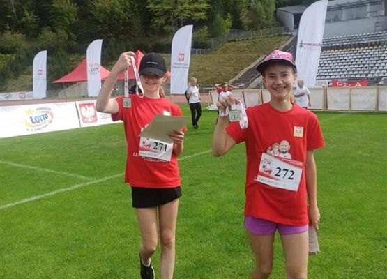 Nadia i Lena jadą na zawody do Warszawy grafika