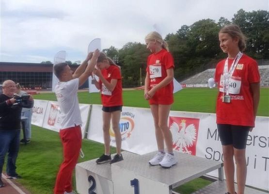 Nadia i Lena jadą na zawody do Warszawy grafika