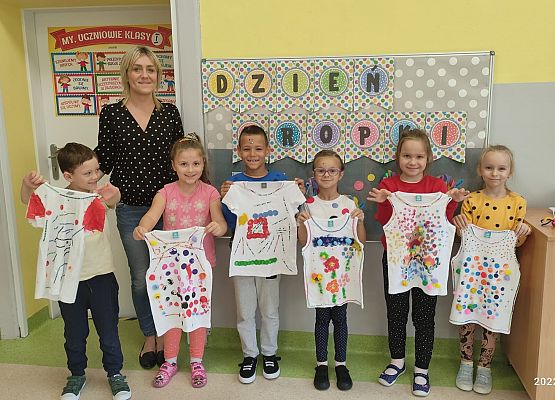 DZIEŃ KROPKI W KLASIE 1-zdjęcie klasowe