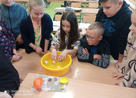 Grafika 6: Eksperymenty z wodą