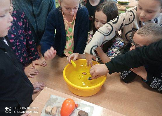 Grafika 7: Eksperymenty z wodą