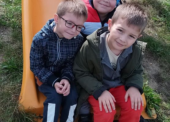 zabawy na przedszkolnym placu zabaw