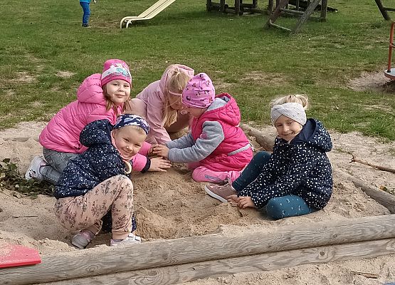 zabawy na przedszkolnym placu zabaw