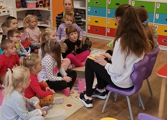 czytanie przedszkolakom książki
