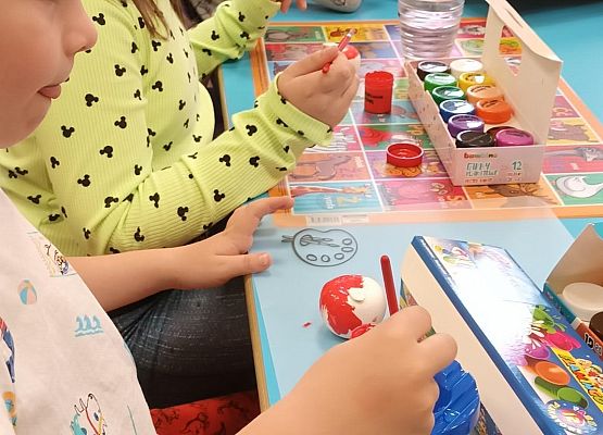 malowanie jabłek z gipsu farbami