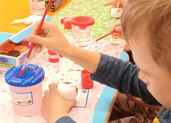 malowanie jabłek z gipsu farbami