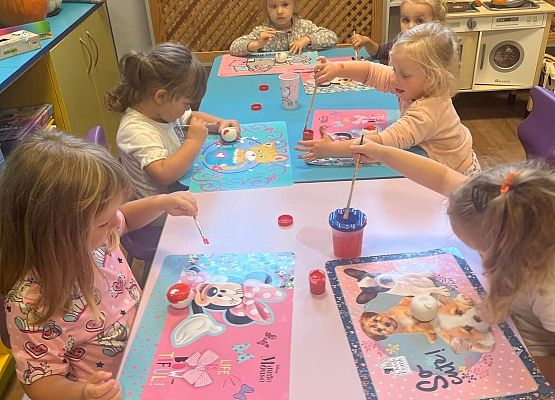 malowanie jabłek z gipsu farbami