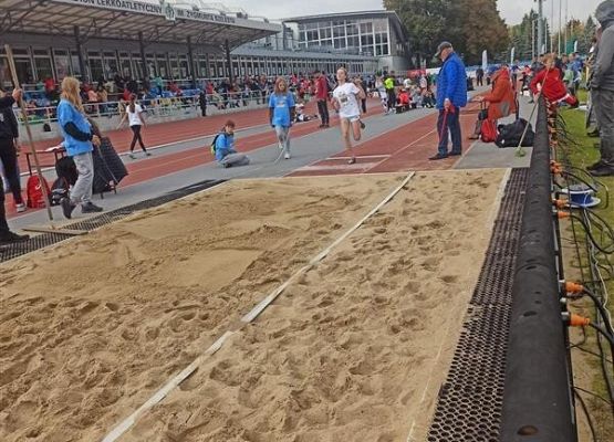 Grafika 2: Nadia i Lena w Warszawie