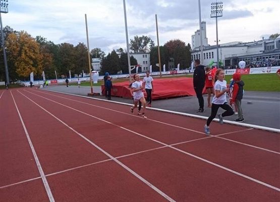 Grafika 4: Nadia i Lena w Warszawie