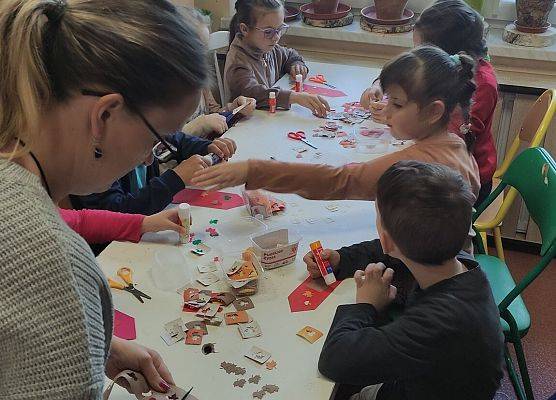 pasowanie na czytelnika- tworzenie zakładek do książek