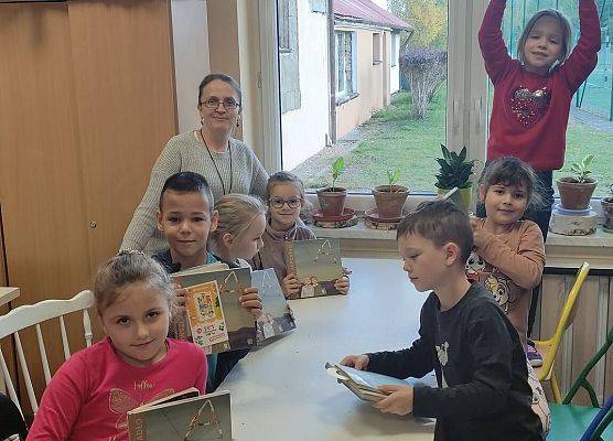 pasowanie na czytelnika- zdjęcie klasowe