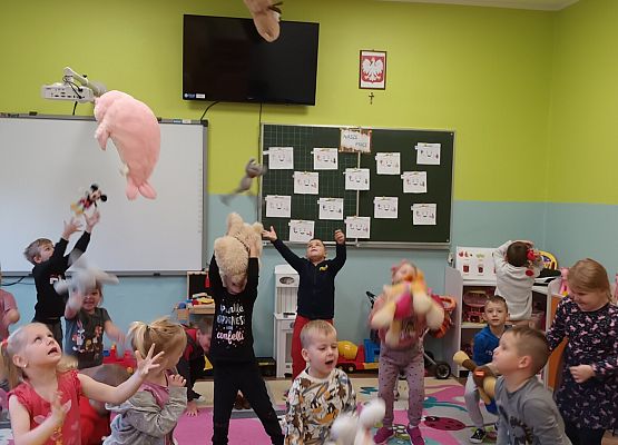 podrzucanie miśków