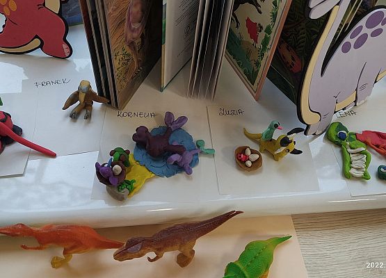 dinozaury z plasteliny