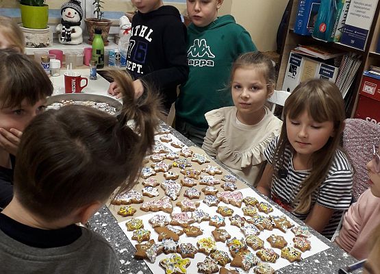 Grafika 15: Świąteczne dekorowanie pierników