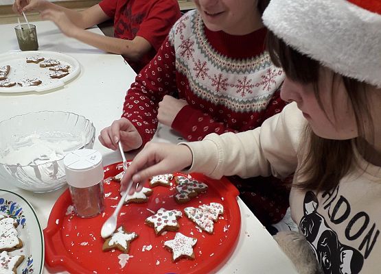 Grafika 10: Świąteczne dekorowanie pierników