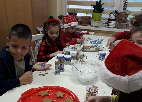 Grafika 11: Świąteczne dekorowanie pierników