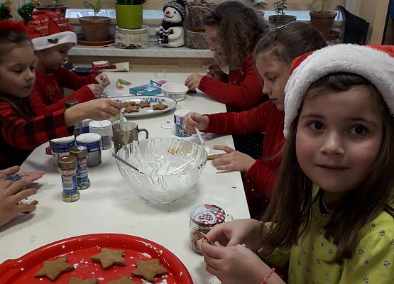 Grafika 12: Świąteczne dekorowanie pierników