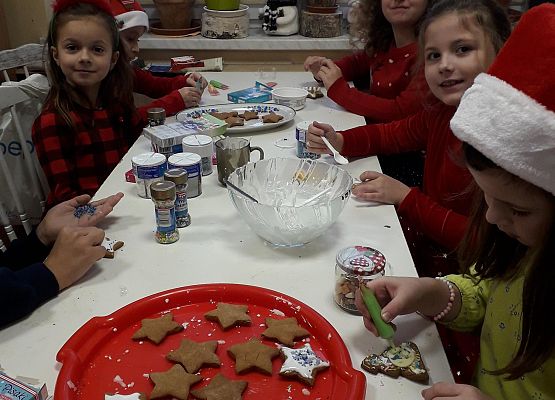 Grafika 13: Świąteczne dekorowanie pierników