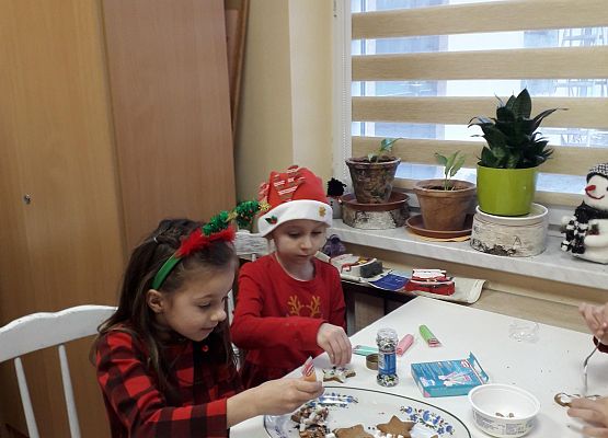 Grafika 14: Świąteczne dekorowanie pierników