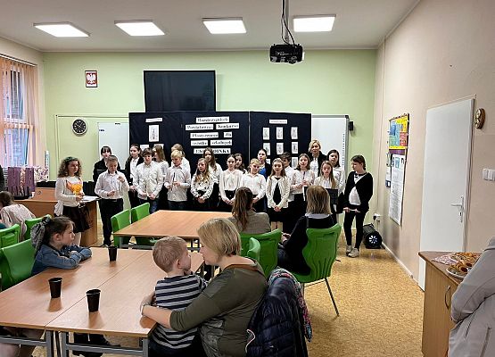 występ uczniów naszej szkoły grafika