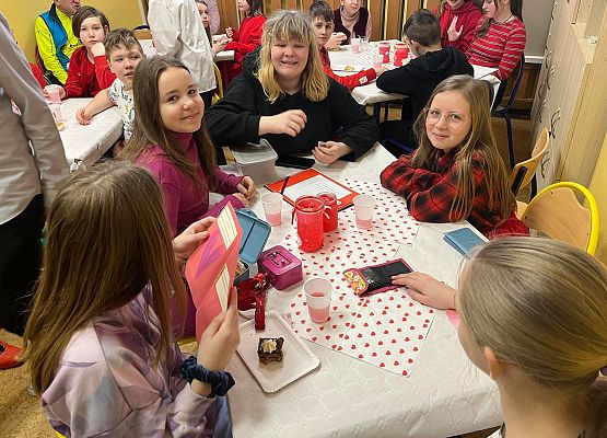 uczniowie w kawiarence