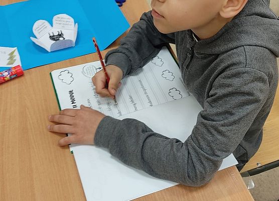 Natan uzupełnia lekturnik