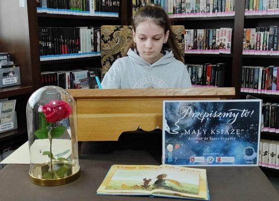 przepisywanie tekstu w Bibliotece Miejskiej w Lęborku