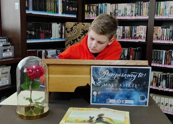 przepisywanie tekstu w Bibliotece Miejskiej w Lęborku